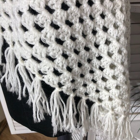 Vintage Handmade Crocheted Wool Shawl Wrap Cream One Size - Picture 6 of 8